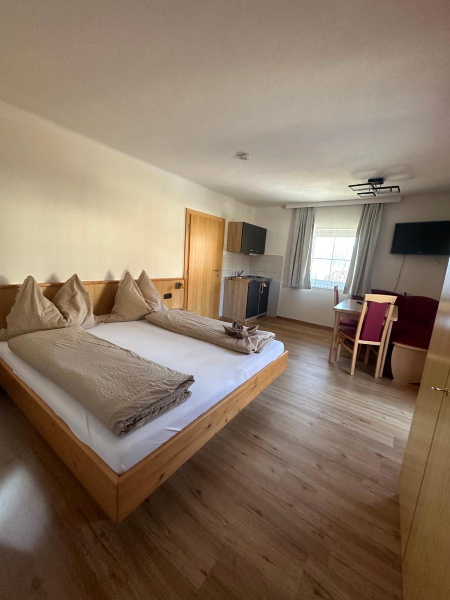 Fruehstueckspension Alpenrose Bed & Breakfast Iselsberg ภายนอก รูปภาพ