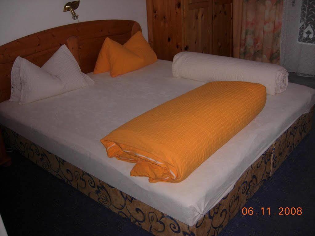 Fruehstueckspension Alpenrose Bed & Breakfast Iselsberg ภายนอก รูปภาพ